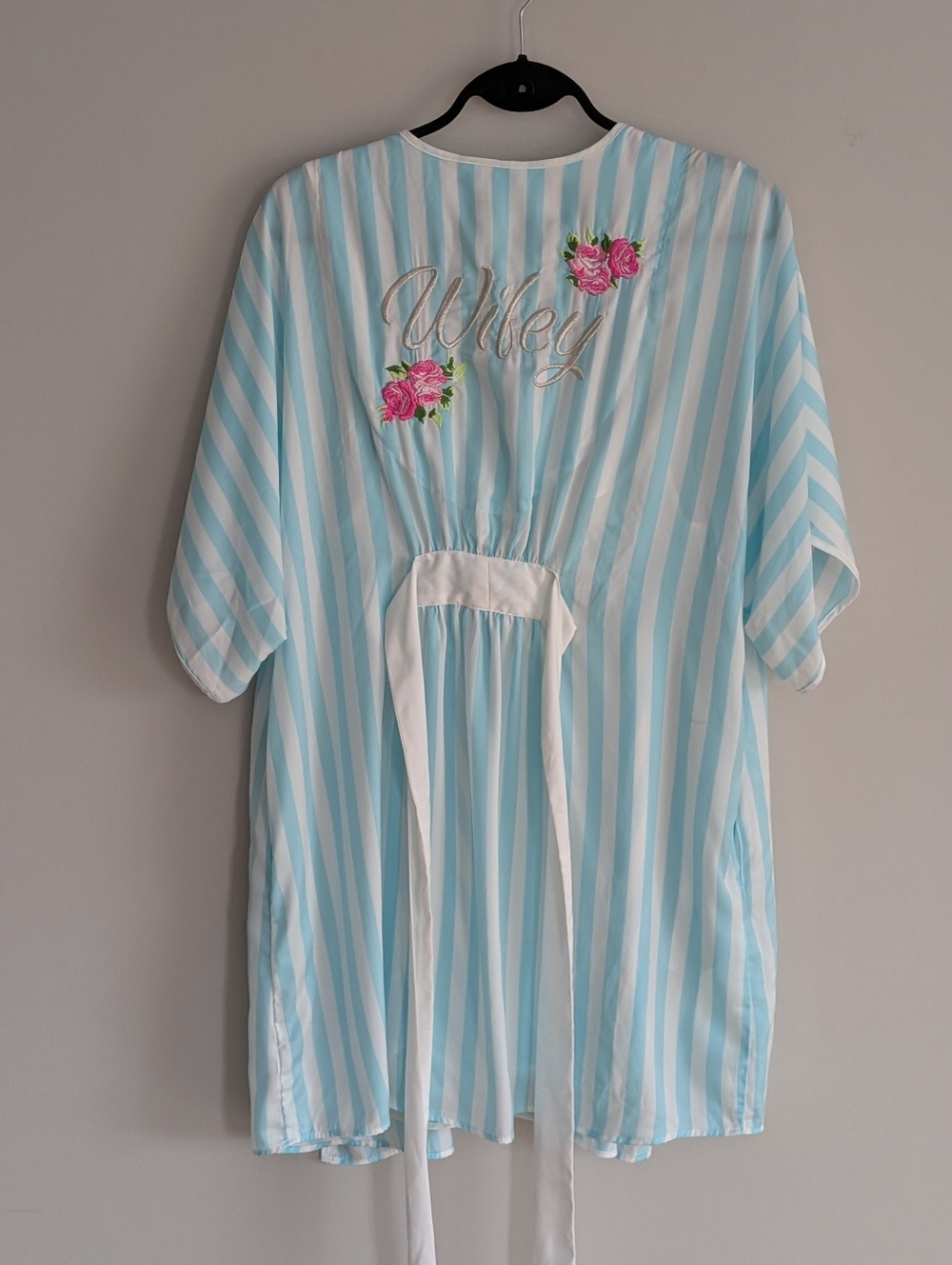 Betsey Johnson 2-piece sleepwear Pocket Robe & Nightie set in a size Large